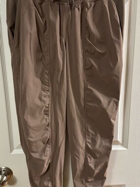 Lululemon Dance Studio mid-rise jogger